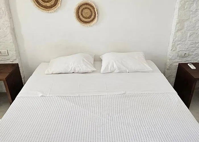 ήσυχο κυκλαδίτικο Total White N2 Plintri