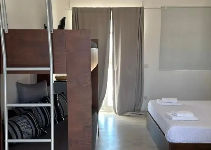 Ήσυχο Κυκλαδίτικο Δωμάτιο Total White N2 Plintri